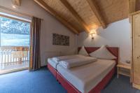 A bed or beds in a room at Das Hochegg - Apartments