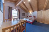 A bed or beds in a room at Das Hochegg - Apartments