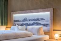 A bed or beds in a room at Das Hochegg - Apartments