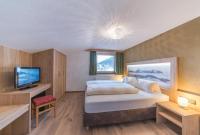 A bed or beds in a room at Das Hochegg - Apartments