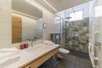 A bathroom at Das Hochegg - Apartments