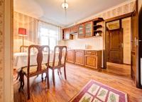 Kuchyňa alebo kuchynka v ubytovaní Apartamenty Retro