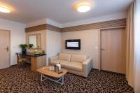Televízia a/alebo spoločenská miestnosť v ubytovaní Urpí­n City Residence