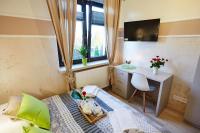 Telewizja i/lub zestaw kina domowego w obiekcie Apartamenty Królewska Kwatera