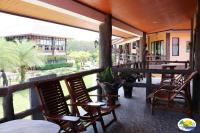 Ein Restaurant oder anderes Speiselokal in der Unterkunft Chomview Resort 