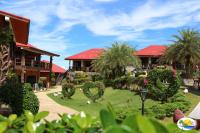 Ein Garten an der Unterkunft Chomview Resort