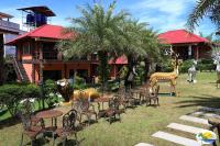 Ein Garten an der Unterkunft Chomview Resort