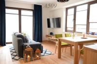 Televízia a/alebo spoločenská miestnosť v ubytovaní Apartamenty Kora