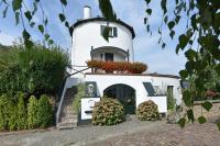 a white house with a window with flowers on it at De Witte Molen Kranenburg in Kranenburg