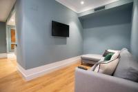 A television and/or entertainment centre at Soho Boutique Congreso