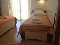 Postel nebo postele na pokoji v ubytování Apartments Pjer
