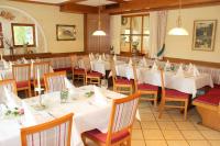 Reštaurácia alebo iné gastronomické zariadenie v ubytovaní Landgasthof Reitsamerhof