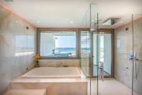 Nana Princess Suites Villas & Spaにあるバスルーム