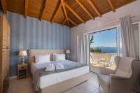 Posteľ alebo postele v izbe v ubytovaní Danai Villa by PaxosRetreats