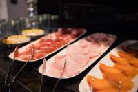 ホテルの敷地内または近くでの食事または食べ物