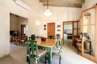 Kuchnia lub aneks kuchenny w obiekcie Casa Mar con patio en playa de Son Serra de Marina