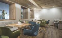 Ein Sitzbereich in der Unterkunft Molaris Lodge