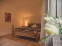 A bed or beds in a room at Postwirt Annaberg
