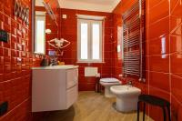 A bathroom at Napoli d'Amare B&B