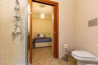 A bathroom at Napoli d'Amare B&B