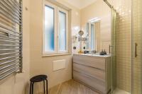 A bathroom at Napoli d'Amare B&B