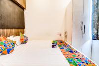 FabHotel Corporate Crown - Nr Jyoti Nivas Universityにあるベッド