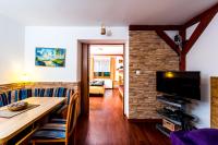 TV a/nebo společenská místnost v ubytování Apartmány Domino