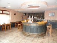 El salón o zona de bar de Hotel Restaurante Casa Petronila