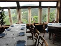 Un restaurante o sitio para comer en Hotel Restaurante Casa Petronila