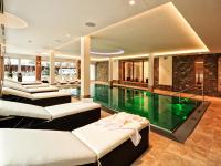 Basen w obiekcie Hotel Theresia lub w pobliżu