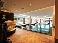Basen w obiekcie Hotel Theresia lub w pobliżu