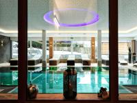 Basen w obiekcie Hotel Theresia lub w pobliżu