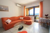 Posezení v ubytování Two-Bedroom Apartment Crikvenica near Sea 12