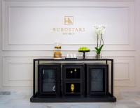 Eurostars Puerta Realに飾ってある許可証、賞状、看板またはその他の書類