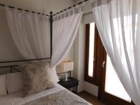 Postel nebo postele na pokoji v ubytování Hospedium Hotel Cañitas Maite Boutique