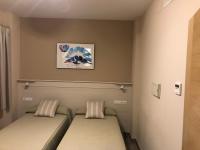 Postel nebo postele na pokoji v ubytování Hostal Los Encinares