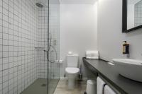 Uma casa de banho em Sport Hotel Gym + SPA