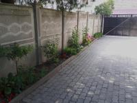 A garden outside Csóka Apartman Pápa