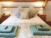 Postel nebo postele na pokoji v ubytování Warmwell Lodge