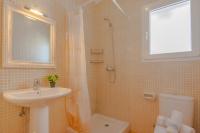 A bathroom at Villas Guzman-Grinev
