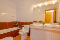 A bathroom at Villas Guzman-Grinev