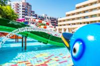Bazén v ubytování Hotel Laguna Park & Aqua Club - All Inclusive nebo v jeho okolí