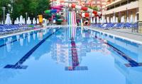 Bazén v ubytování Hotel Laguna Park & Aqua Club - All Inclusive nebo v jeho okolí