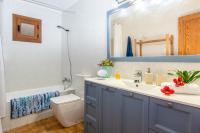 A bathroom at Villa Granoters By homevillas360
