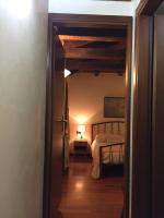 A bed or beds in a room at Romantic Rialto Apartment