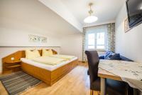Posteľ alebo postele v izbe v ubytovaní Haus Alpenland