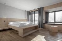 A bed or beds in a room at Hotel Krondlhof