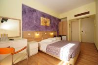 Postel nebo postele na pokoji v ubytování Socrates Hotel