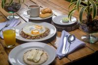 a table with plates of breakfast food on it at El Sendero del Quindío I Finca Hotel I Eje Cafetero in Calarcá