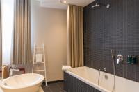 a bathroom with a tub and a toilet and a sink at Maison Nô - Hôtel et Rooftop in Lyon